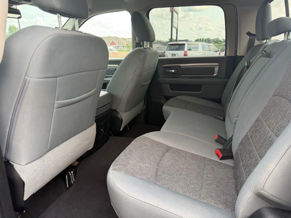 Used 2018 Silver Ram Big Horn image 25