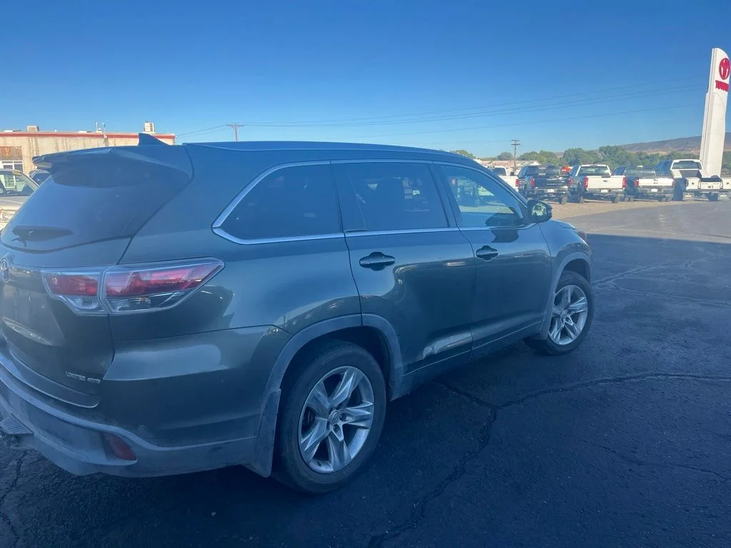 Used 2015 Jade Metallic Toyota Limited Platinum V6 image 9