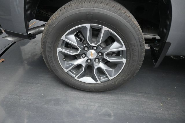 New 2026 Sterling Gray Metallic Chevrolet LT image 31