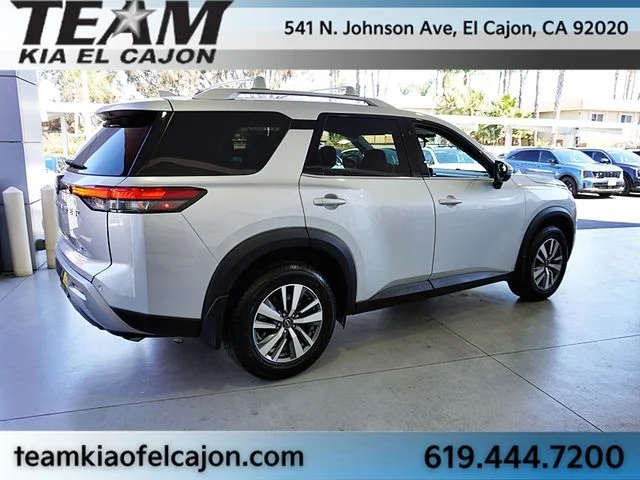Used 2024 Silver Nissan SL image 9