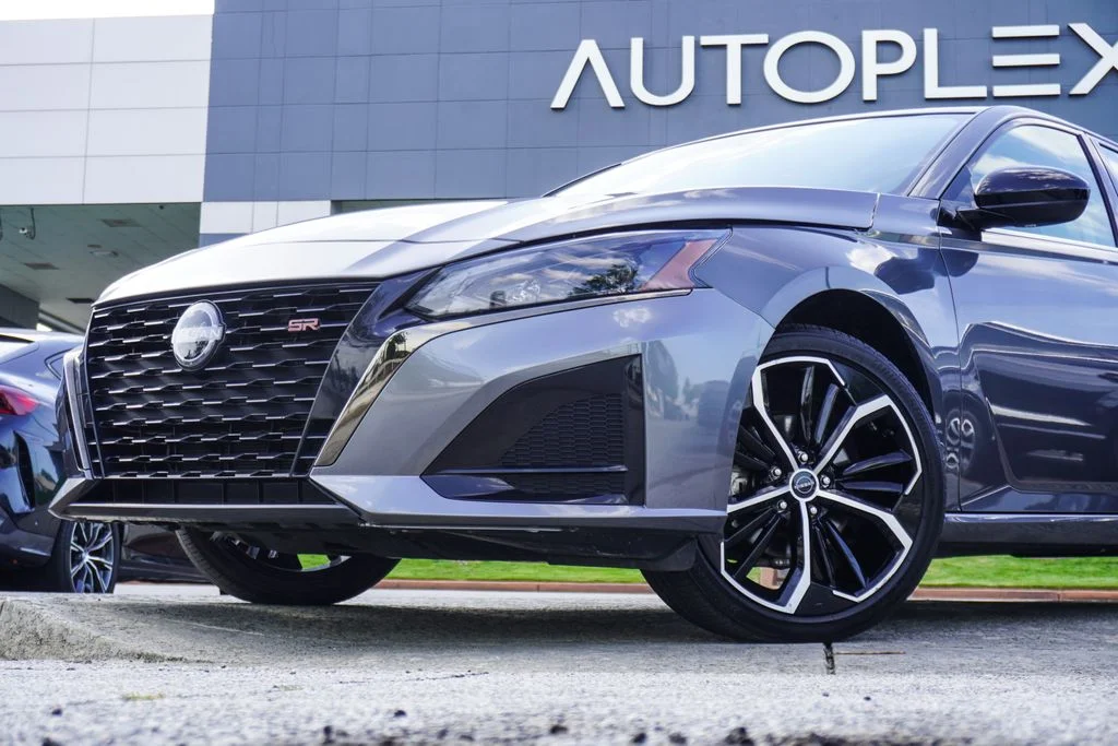 Used 2025 Gray Nissan 2.5 SR image 2