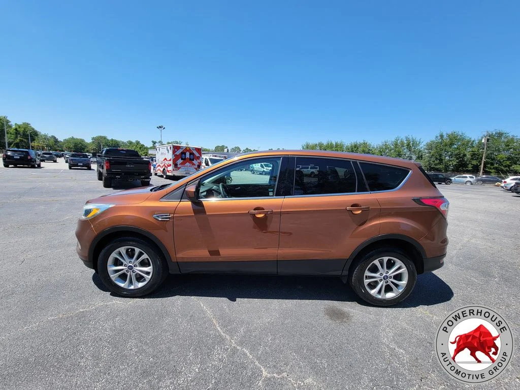 Used 2017 Red Ford SE image 3
