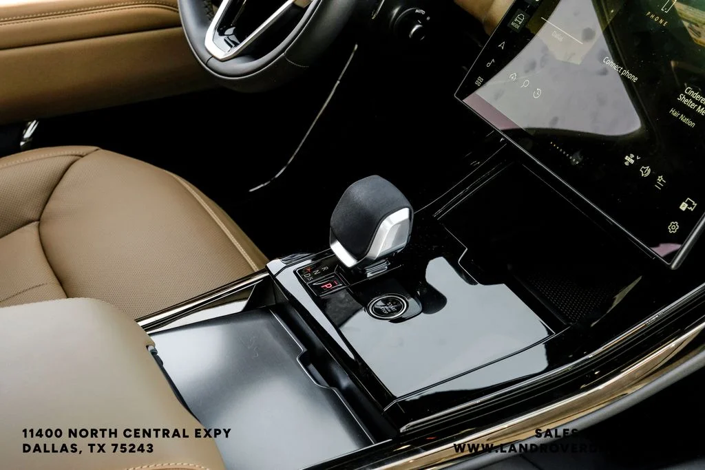 New 2026 Santorini Black Metallic Land Rover SE image 24