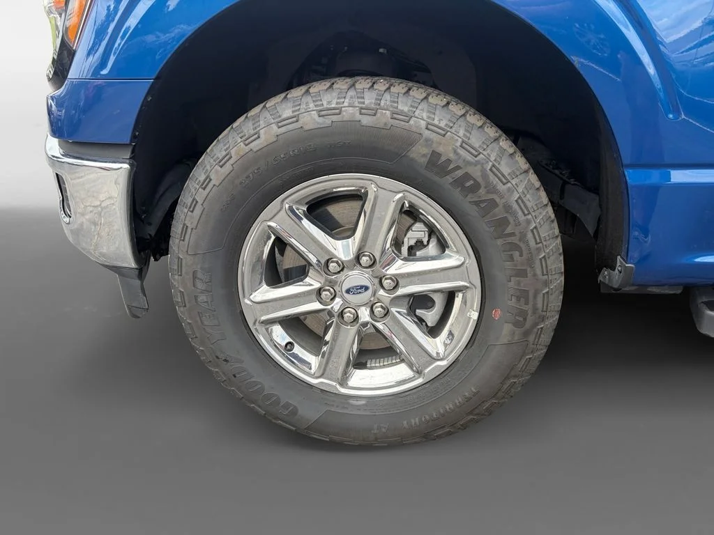 Used 2025 Blue Metallic Ford XLT image 13