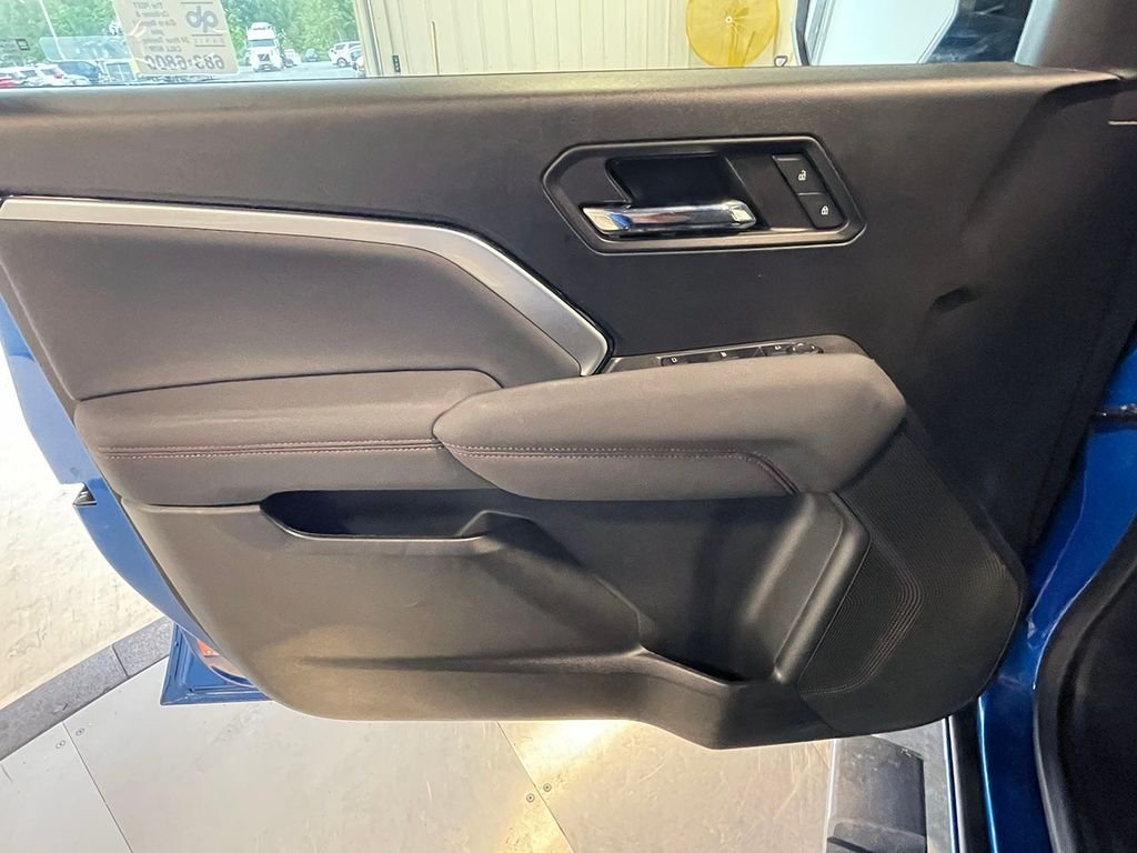 Used 2024 Blue Chevrolet Z71 image 21