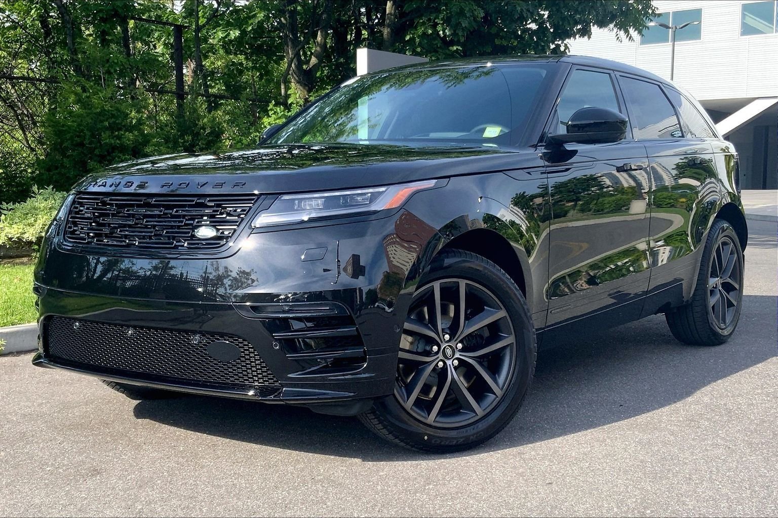 New 2026 Santorini Black LAND ROVER  image 1