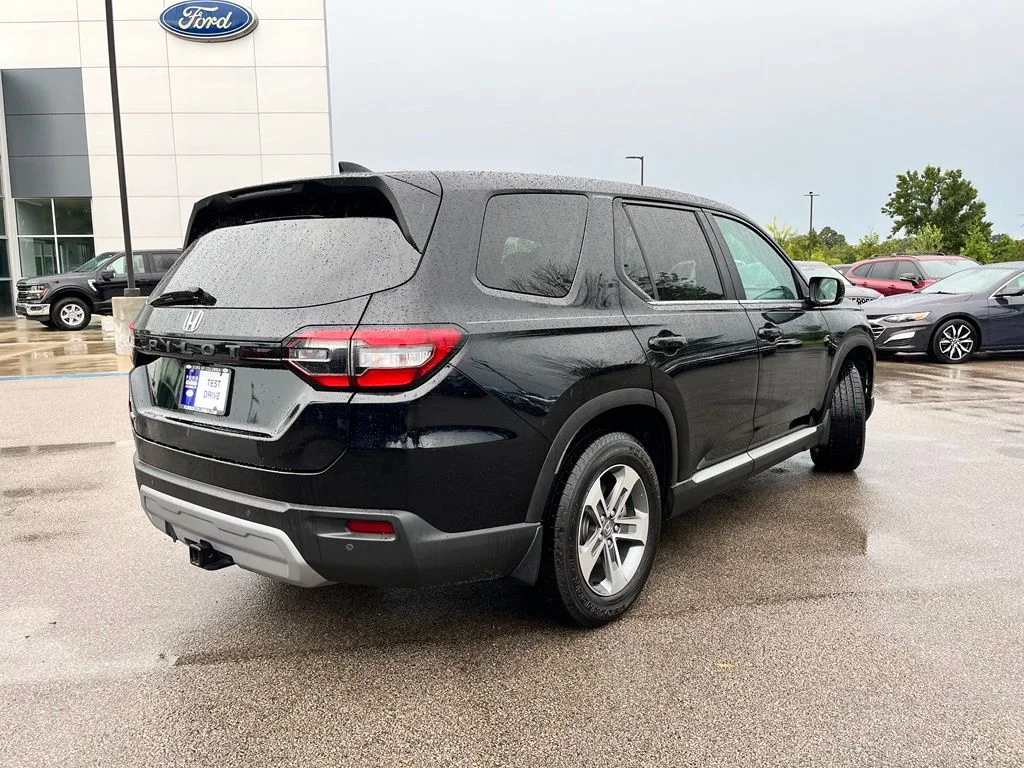 Used 2025 Black Honda EX-L image 5