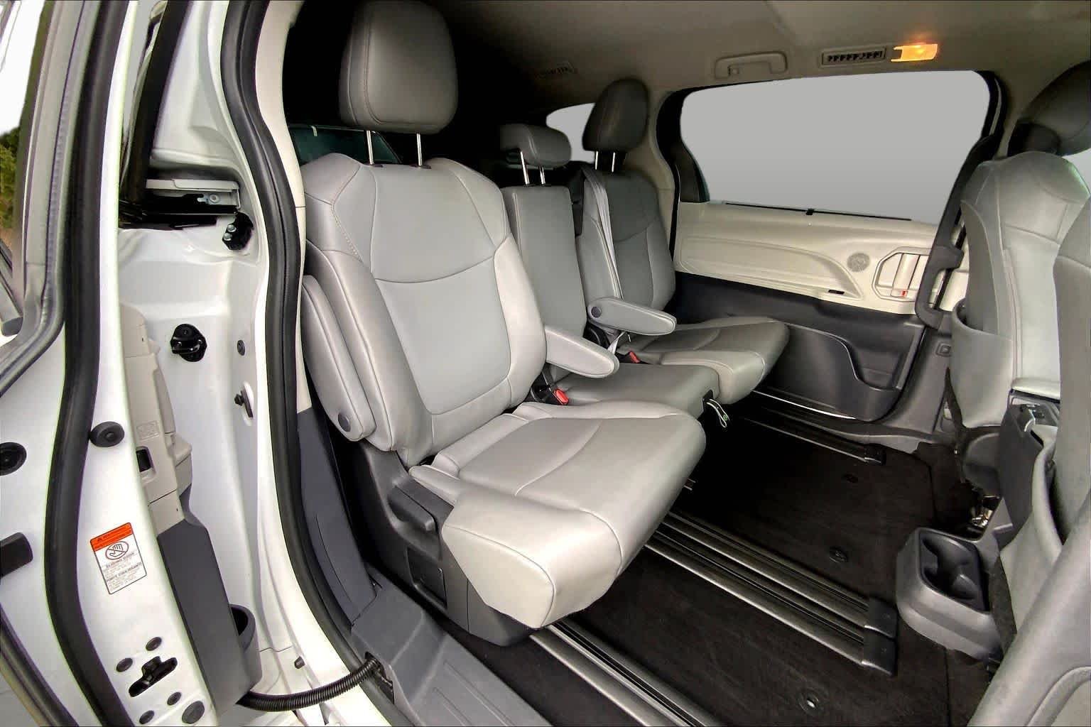 Used 2022 Wind Chill Pearl Toyota XLE image 19