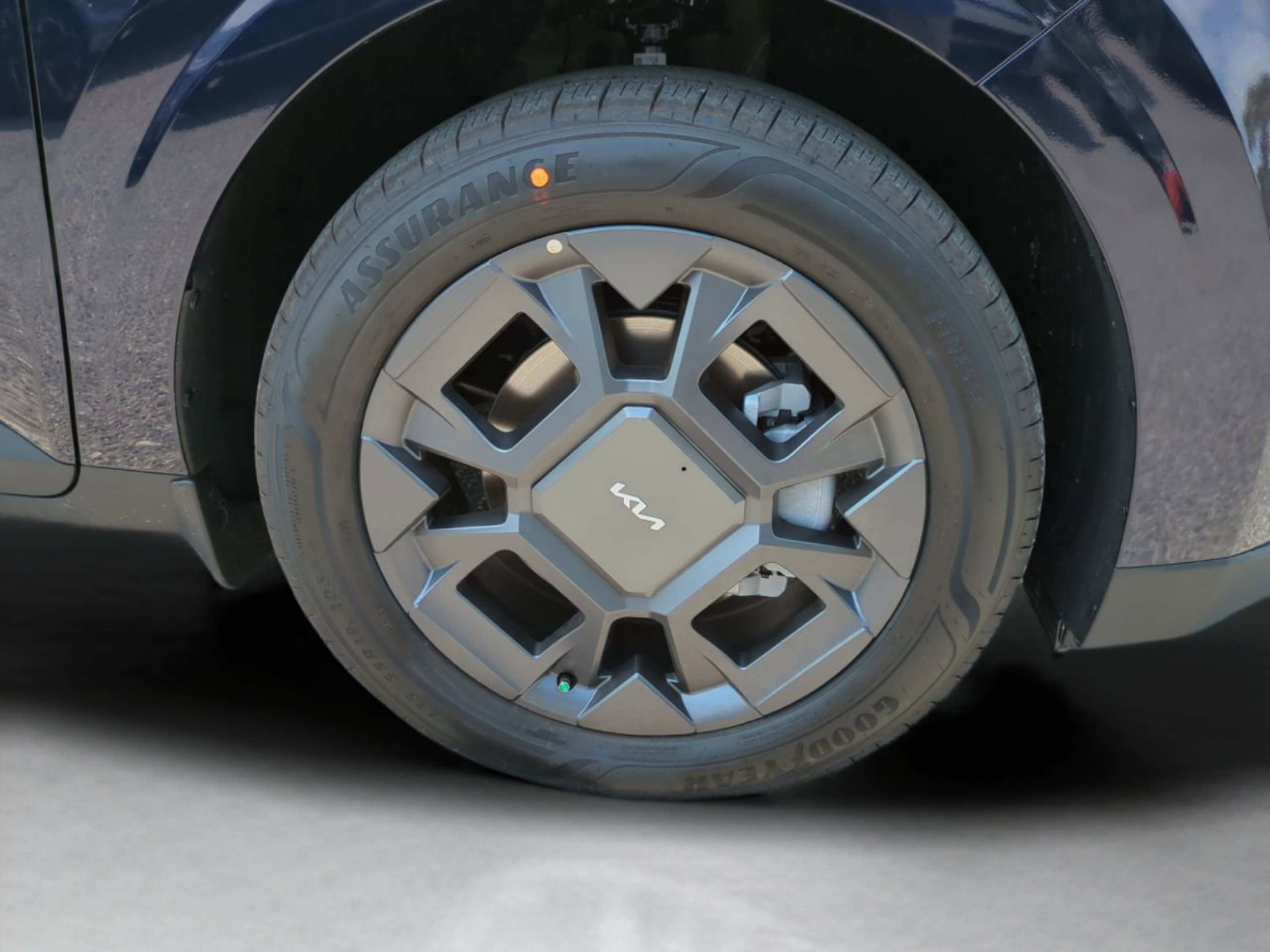 New 2026 Deep Chroma Blue Kia EX image 13