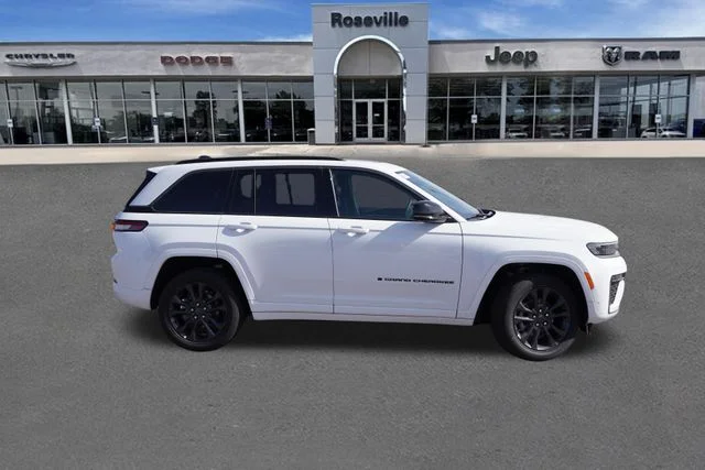 New 2026 Bright White Clear-Coat Exterior Paint Jeep Limited Reserve image 3