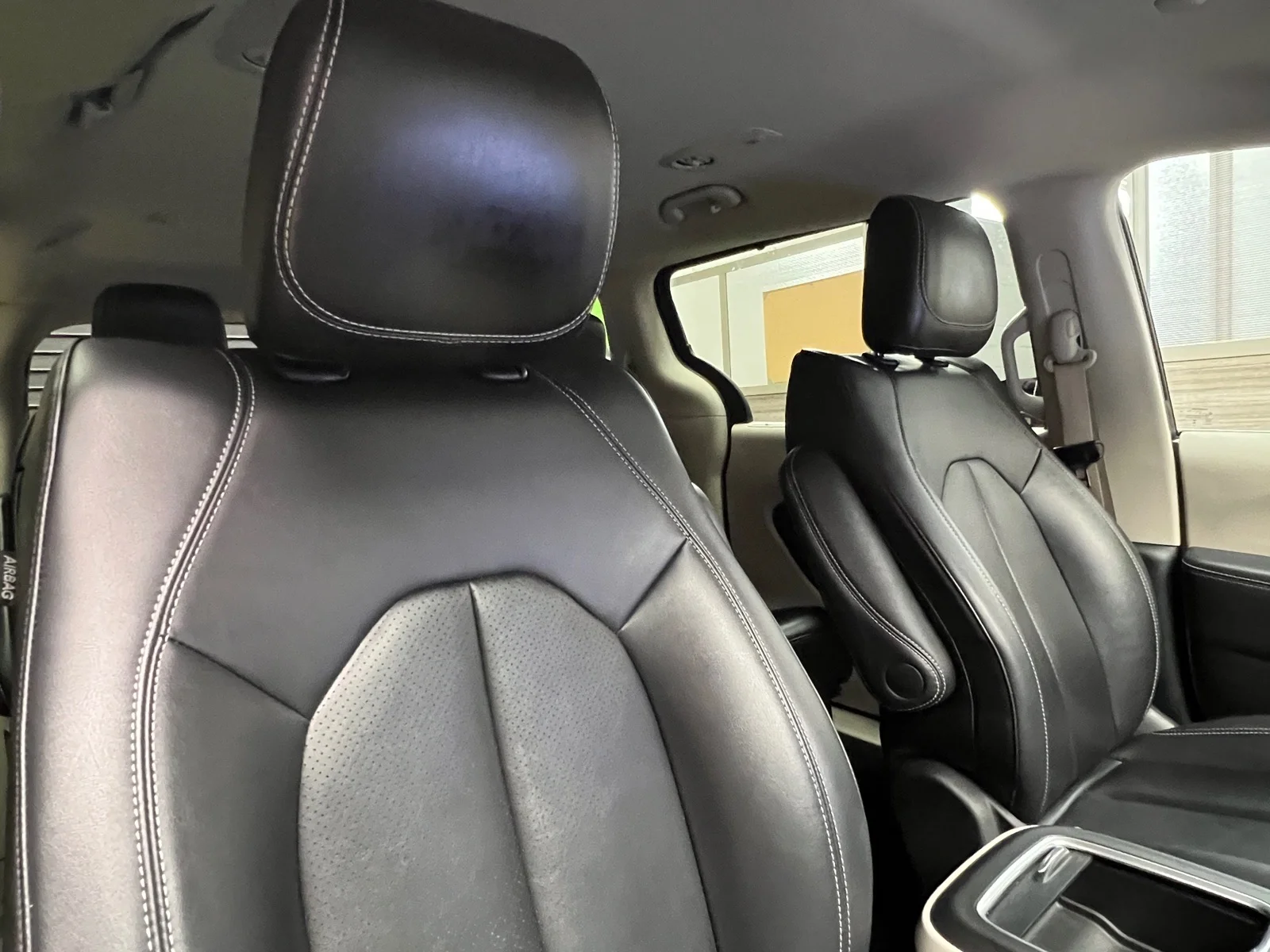 Used 2024 Brilliant Black Crystal Pearl Coat (pxr) Chrysler Touring L image 29