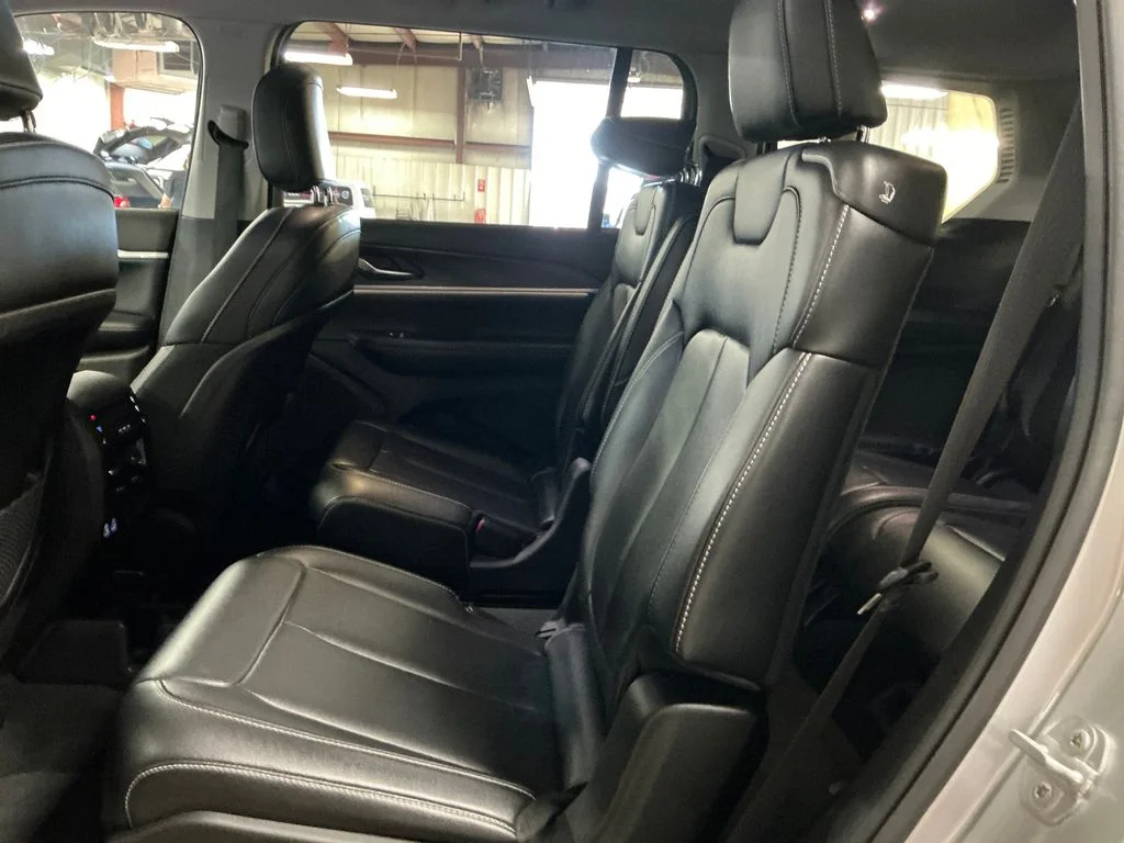 Certified Used 2023 Silver Jeep Limited image 27