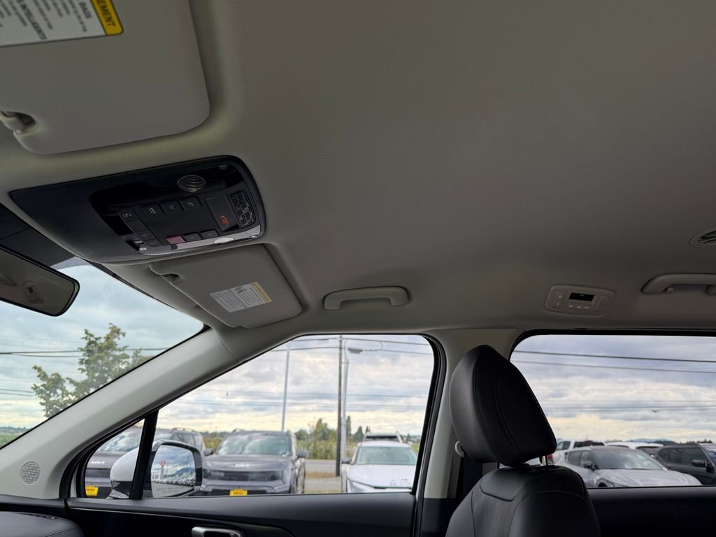 New 2027 Snow White Pearl Kia LXS image 17