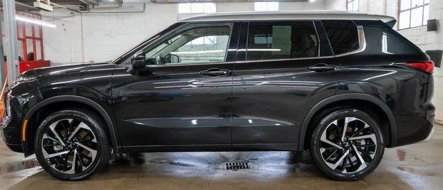 Used 2024 Black Mitsubishi  image 10