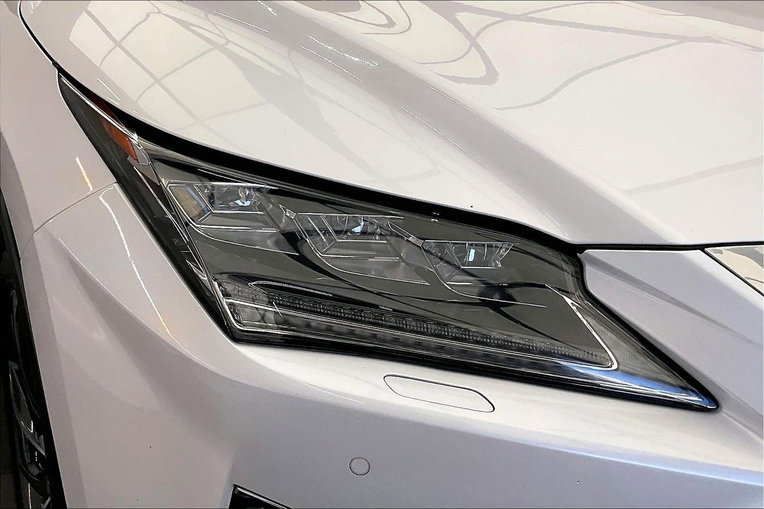 Used 2019 Eminent White Pearl Lexus RX 450h image 28