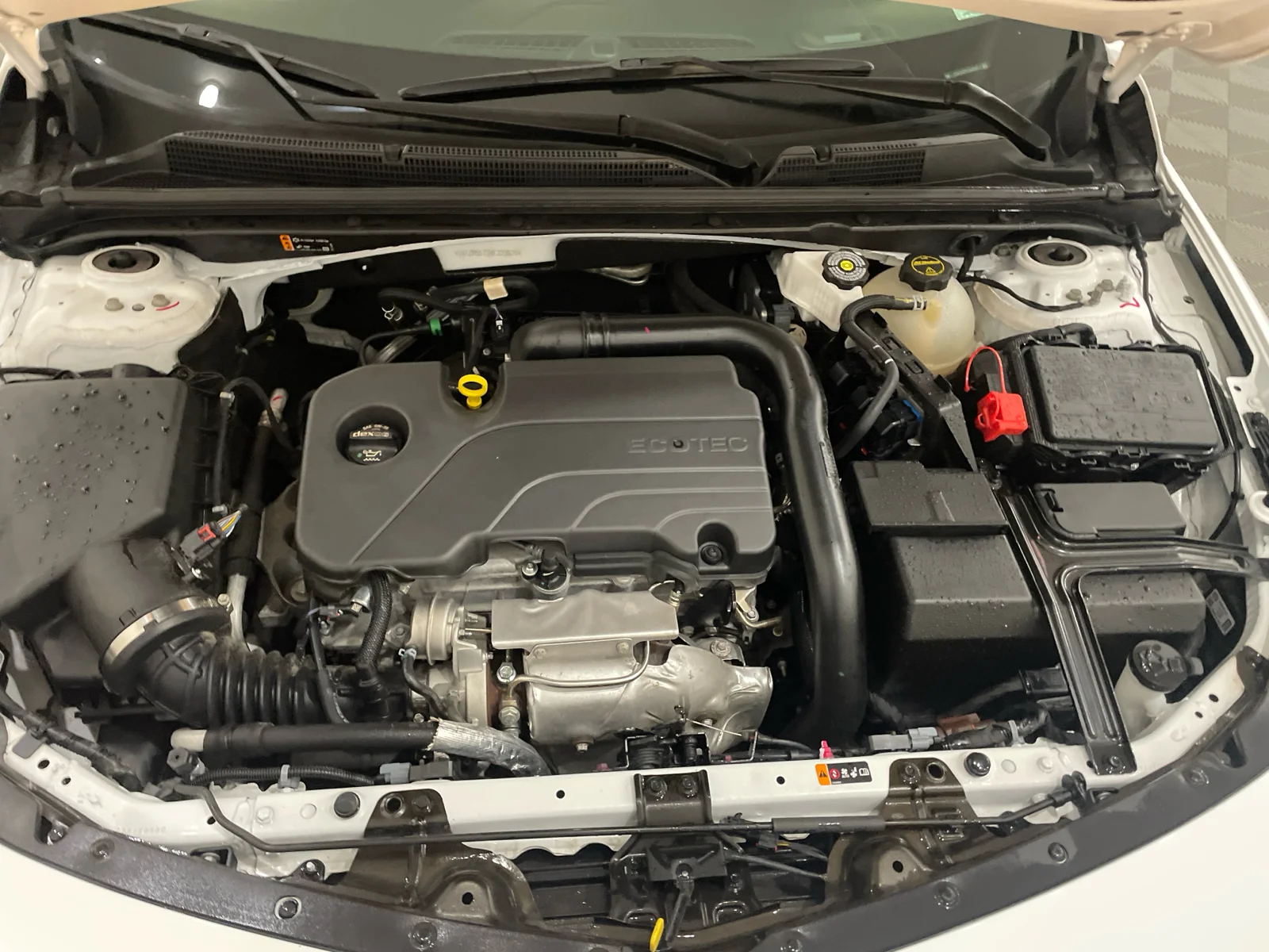 Used 2024 Summit White Chevrolet LT image 30