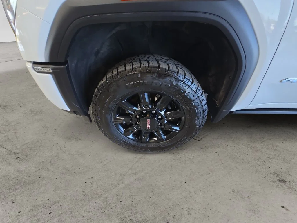 Used 2025 Summit White GMC AT4 image 9