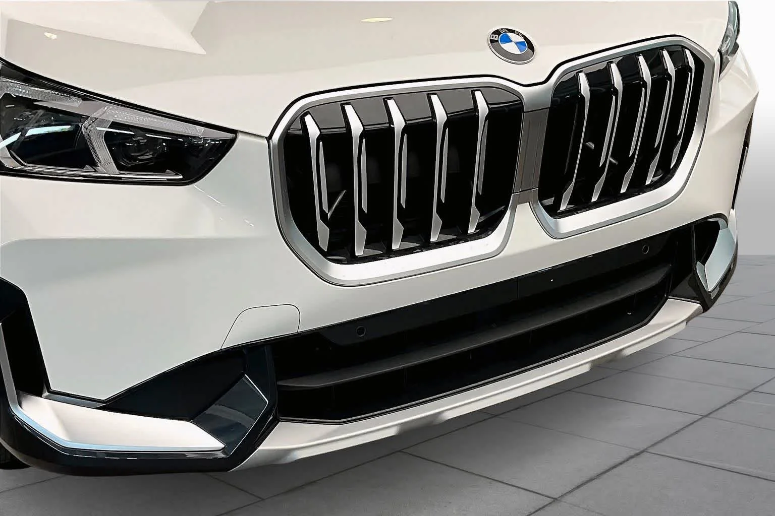 Used 2025 Alpine White BMW xDrive28i image 33