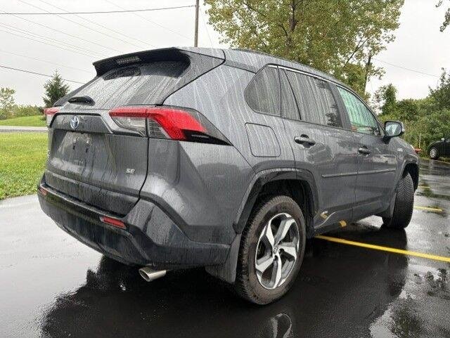 Certified Used 2022 Magnetic Gray Metallic Toyota SE image 14