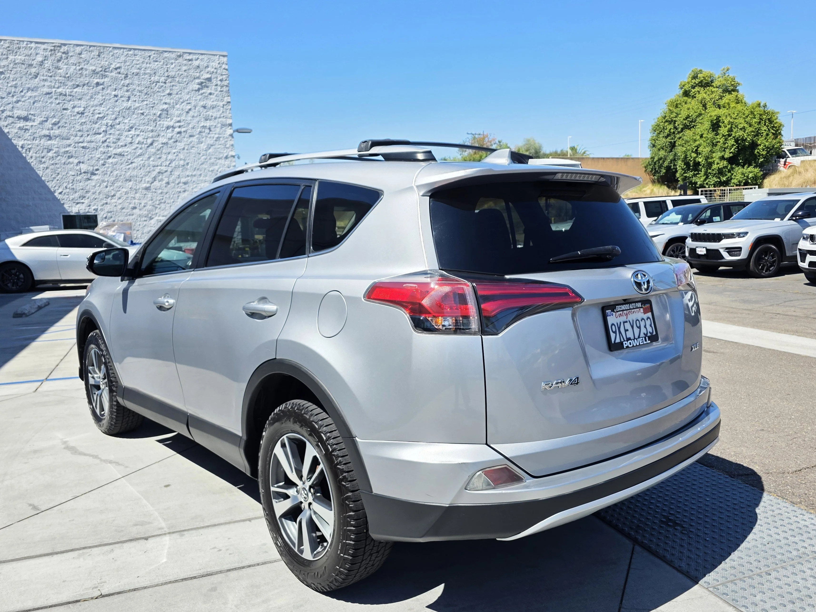 Used 2016 Silver Sky Metallic Toyota XLE image 4