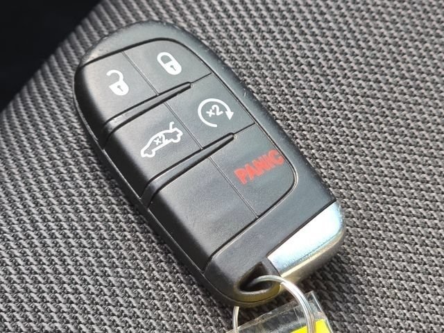 Used 2022 Torred Clearcoat Dodge SXT image 33