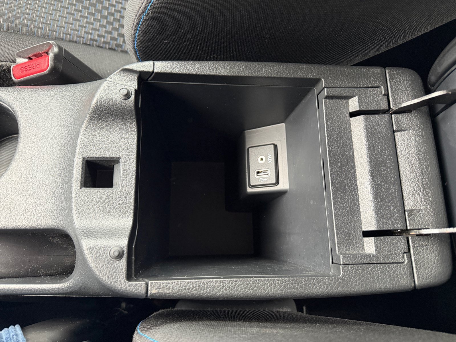 Used 2018 Deep Blue Pearl Nissan SR image 18