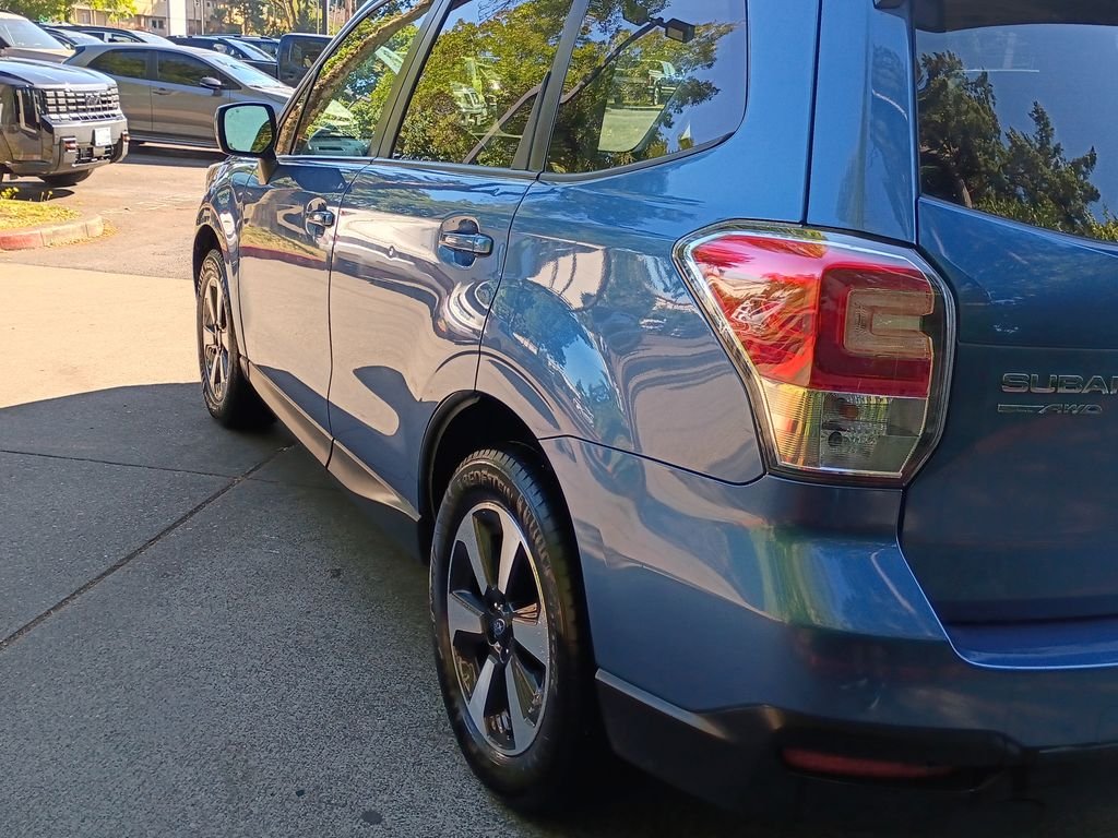 Used 2017 Quartz Blue Pearl Subaru 2.5i Premium image 6