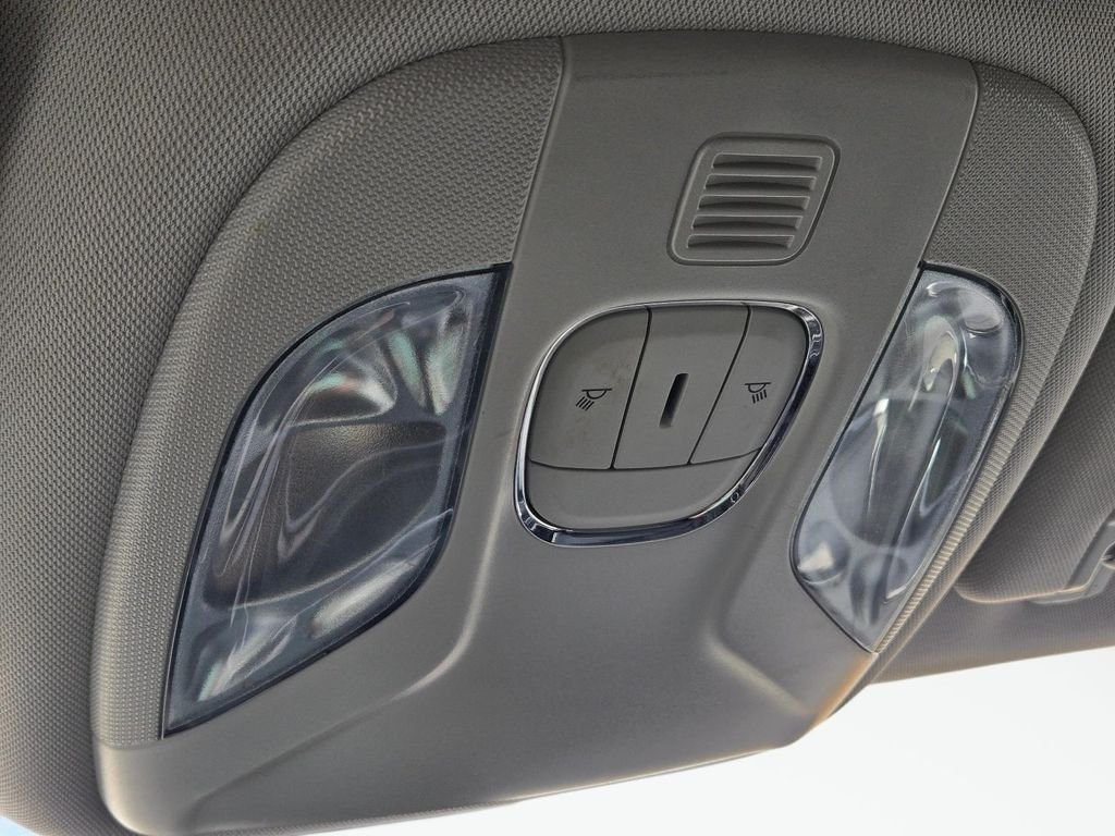Used 2022 Silver Jeep Latitude image 30