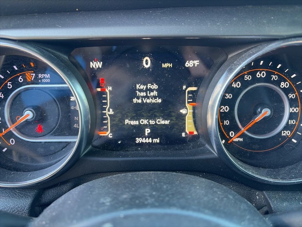 Used 2021 Green Jeep Sport image 9