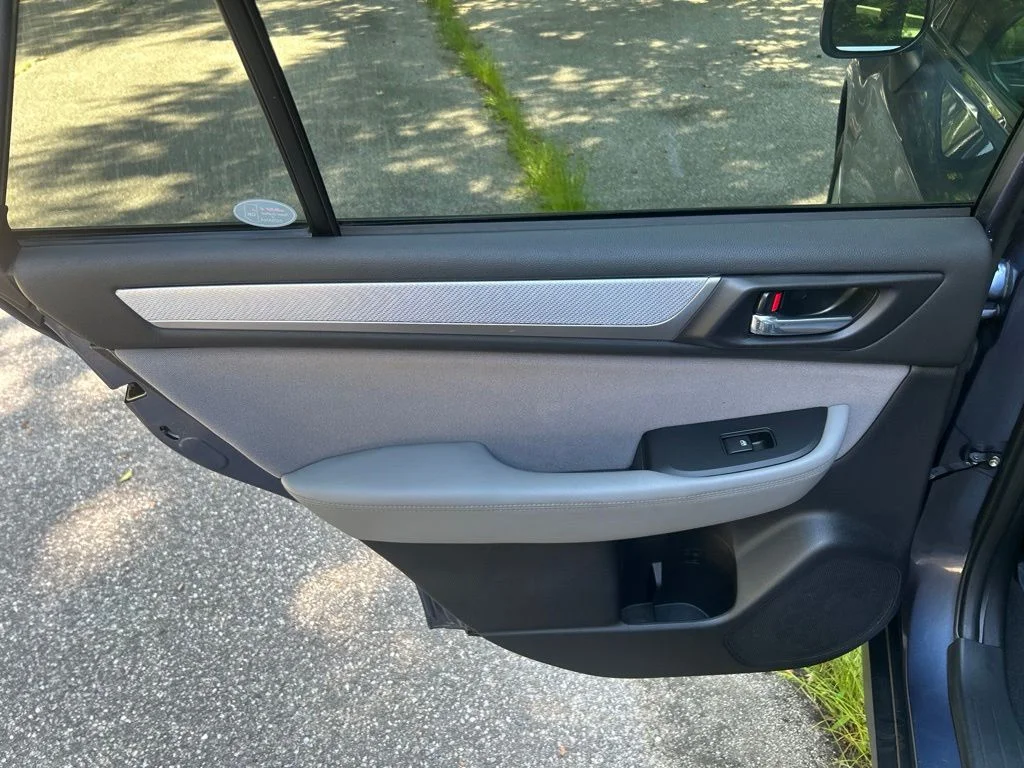 Used 2018 Blue Subaru 2.5i Premium image 24