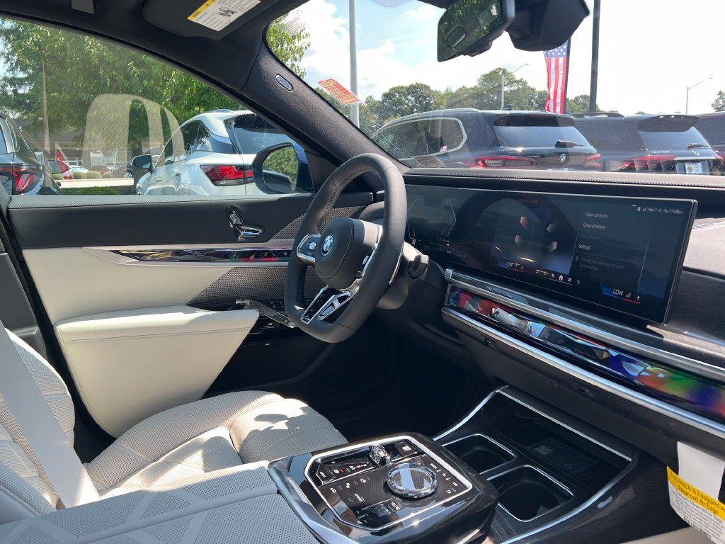 New 2026 Tanzanite Blue II Metallic BMW 750e xDrive image 31