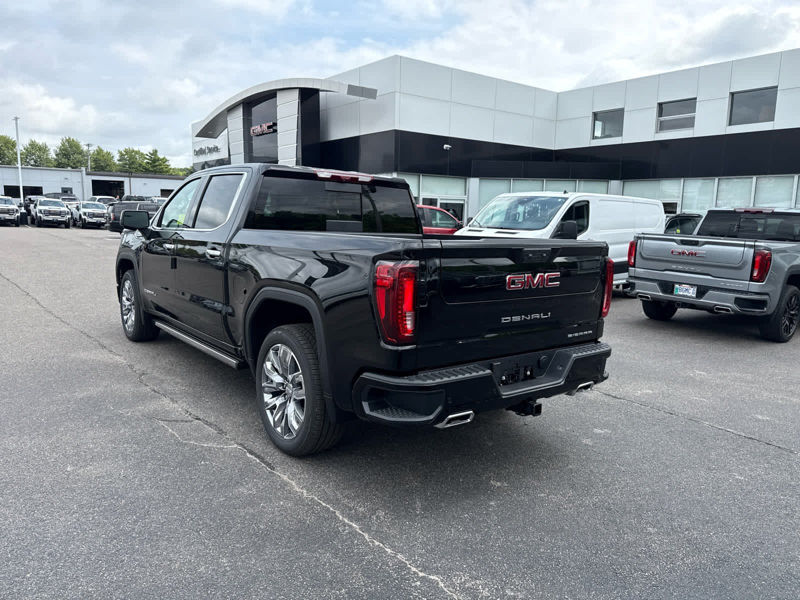2026 GMC Sierra 1500 Denali - Photo 3