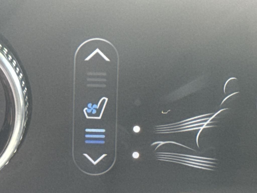2023 GENESIS GV70 Standard - Photo 31