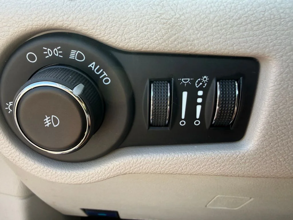 Used 2023 White Chrysler Touring L image 19