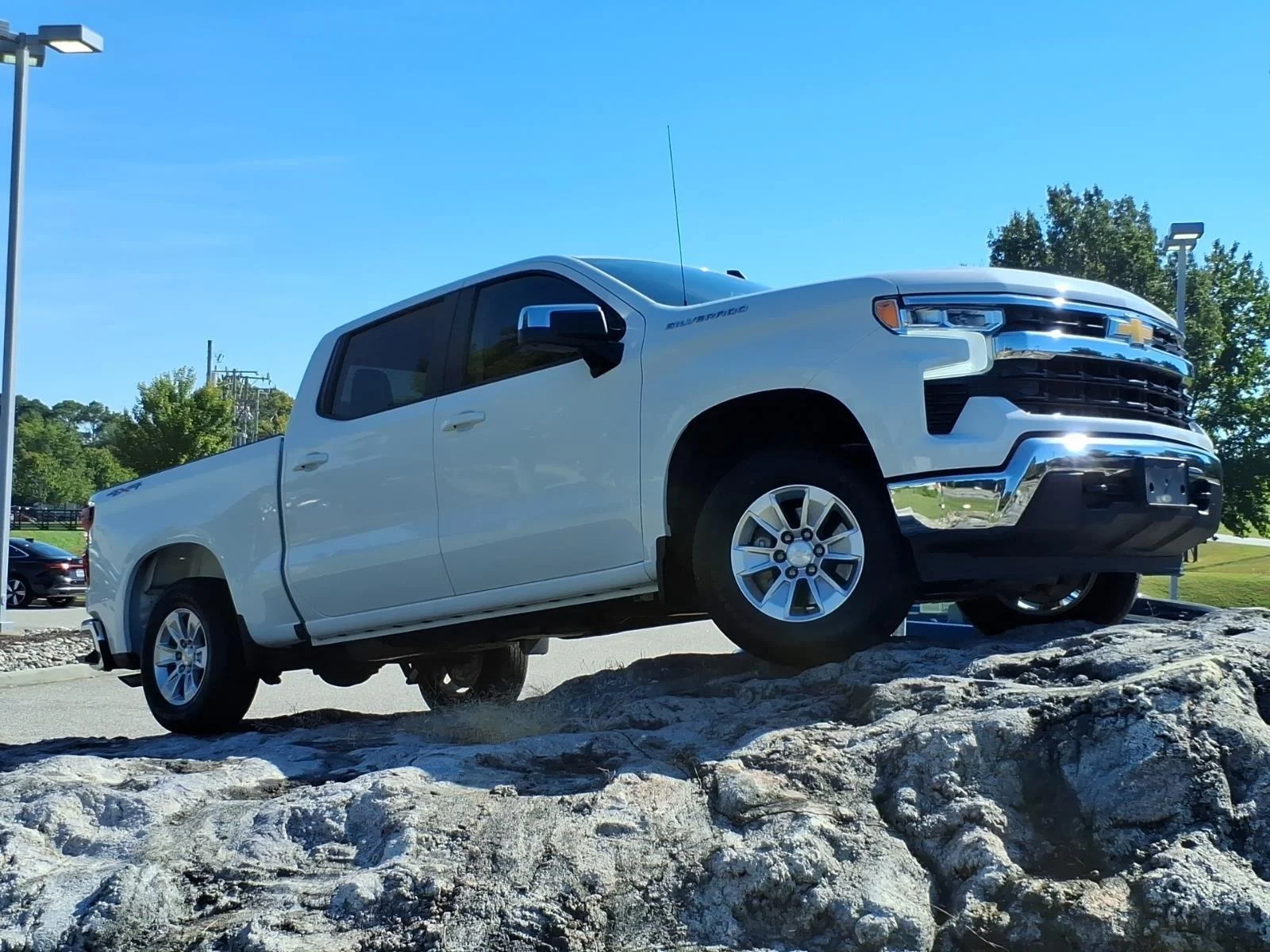 Used 2026 Summit White Chevrolet LT image 5