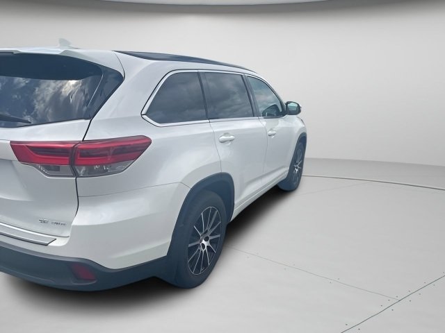 Used 2017 Blizzard Pearl Toyota XLE image 6