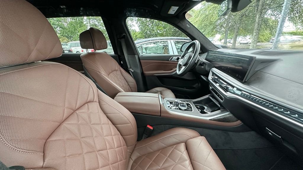 Used 2025 Frozen Pure Grey Metallic BMW xDrive40i image 9