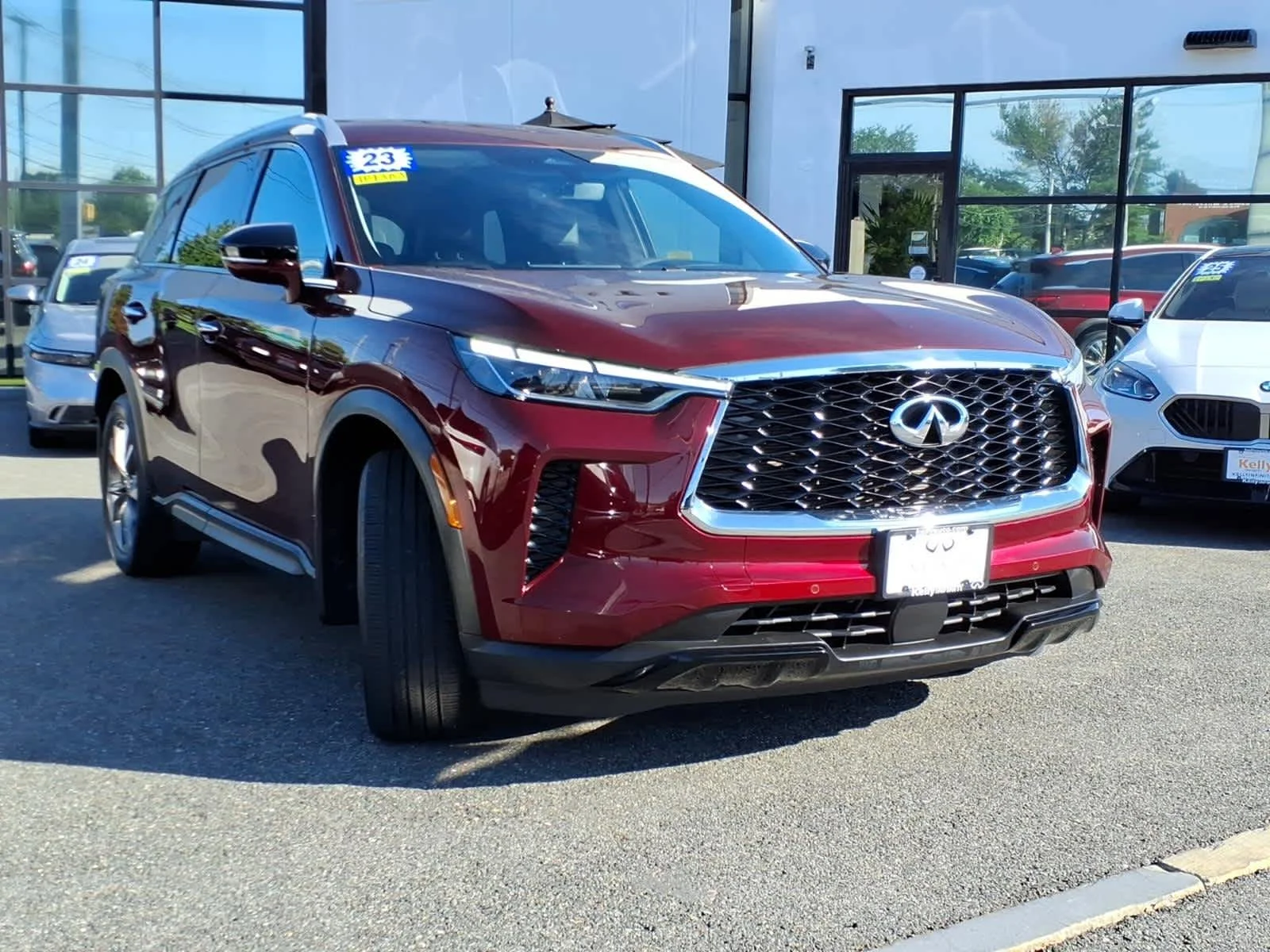 Certified Used 2023 Deep Bordeaux INFINITI LUXE image 3