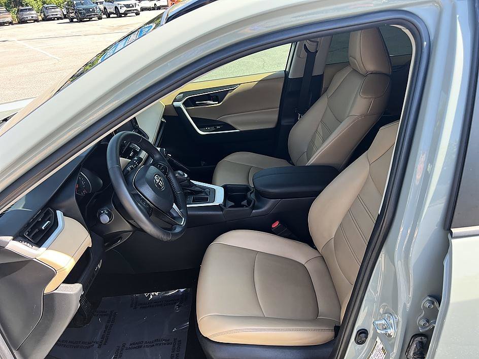 Used 2021 Lunar Toyota XLE Premium image 13