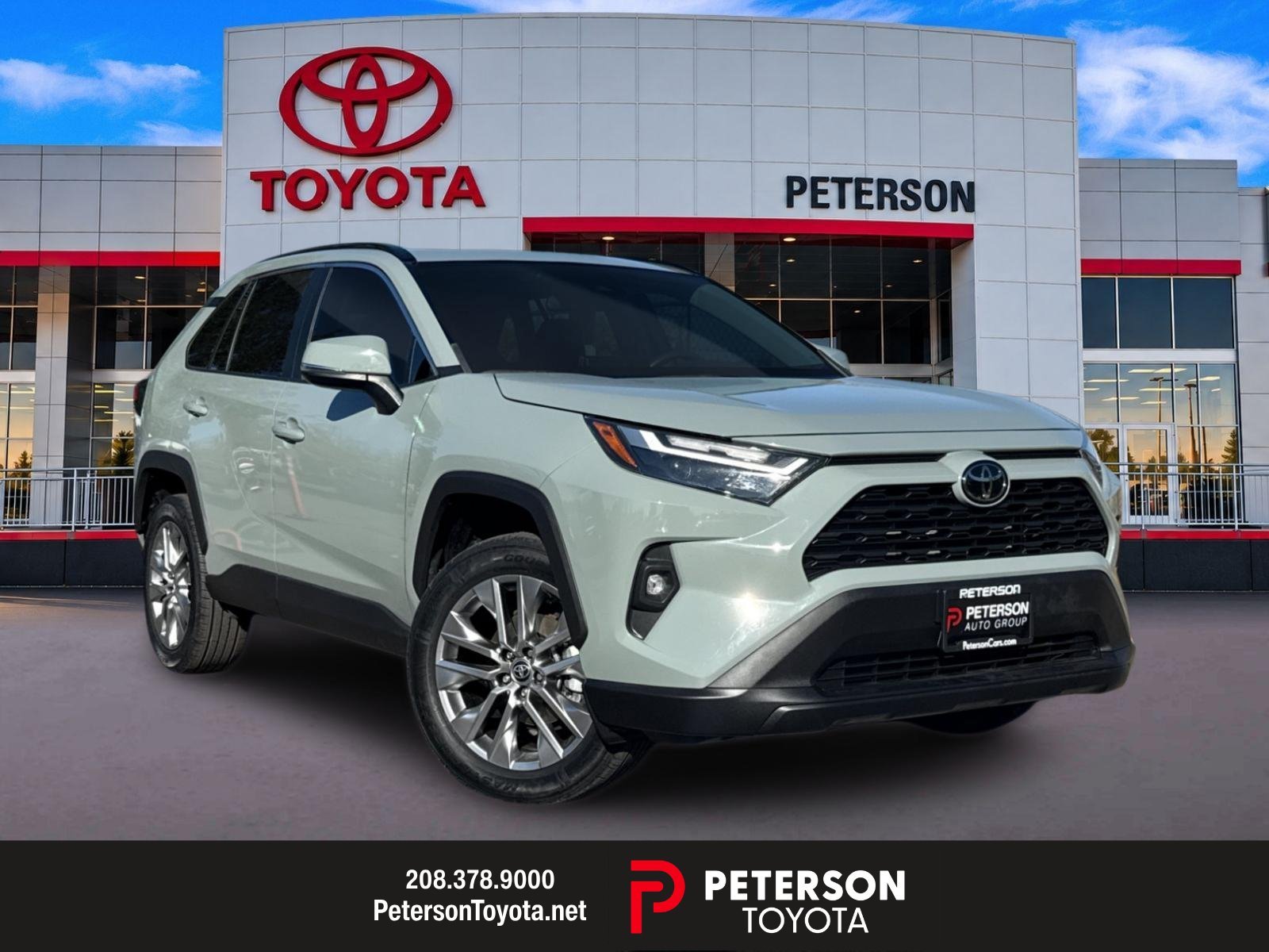 Used 2023  Toyota XLE Premium image 1