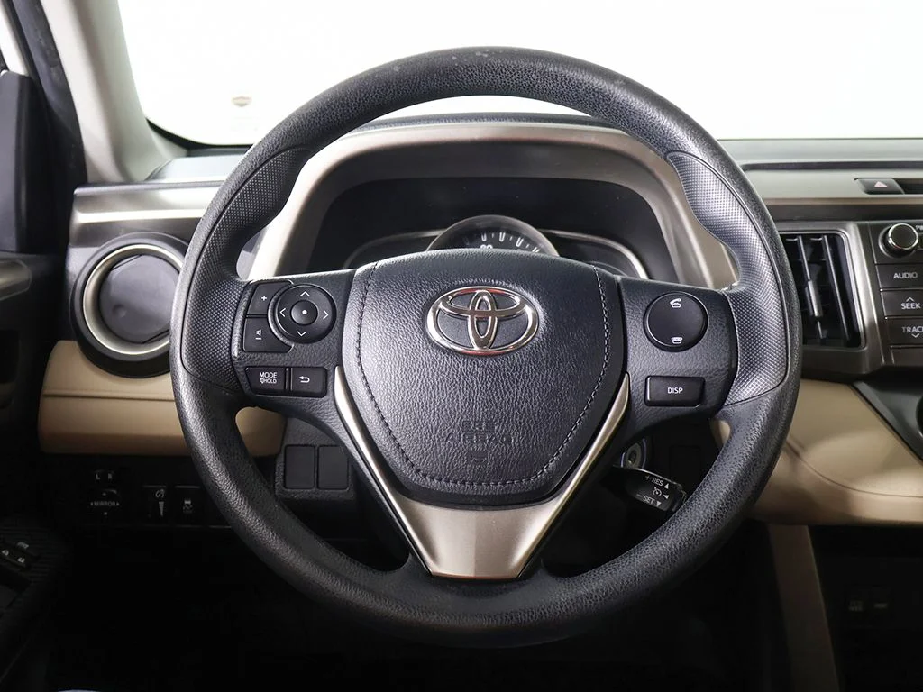 Used 2013 White Toyota LE image 26
