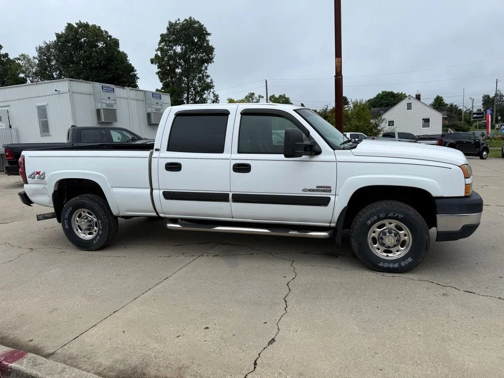 Used 2006 White Chevrolet LT image 5