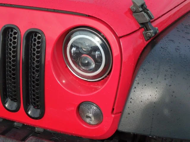 Used 2016 Red Jeep Unlimited Sport image 9