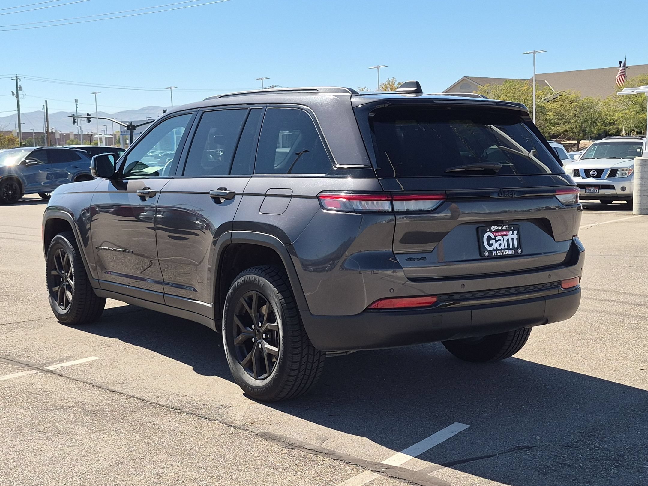 Used 2024 Baltic Gray Metallic Clearcoat Jeep Altitude image 5