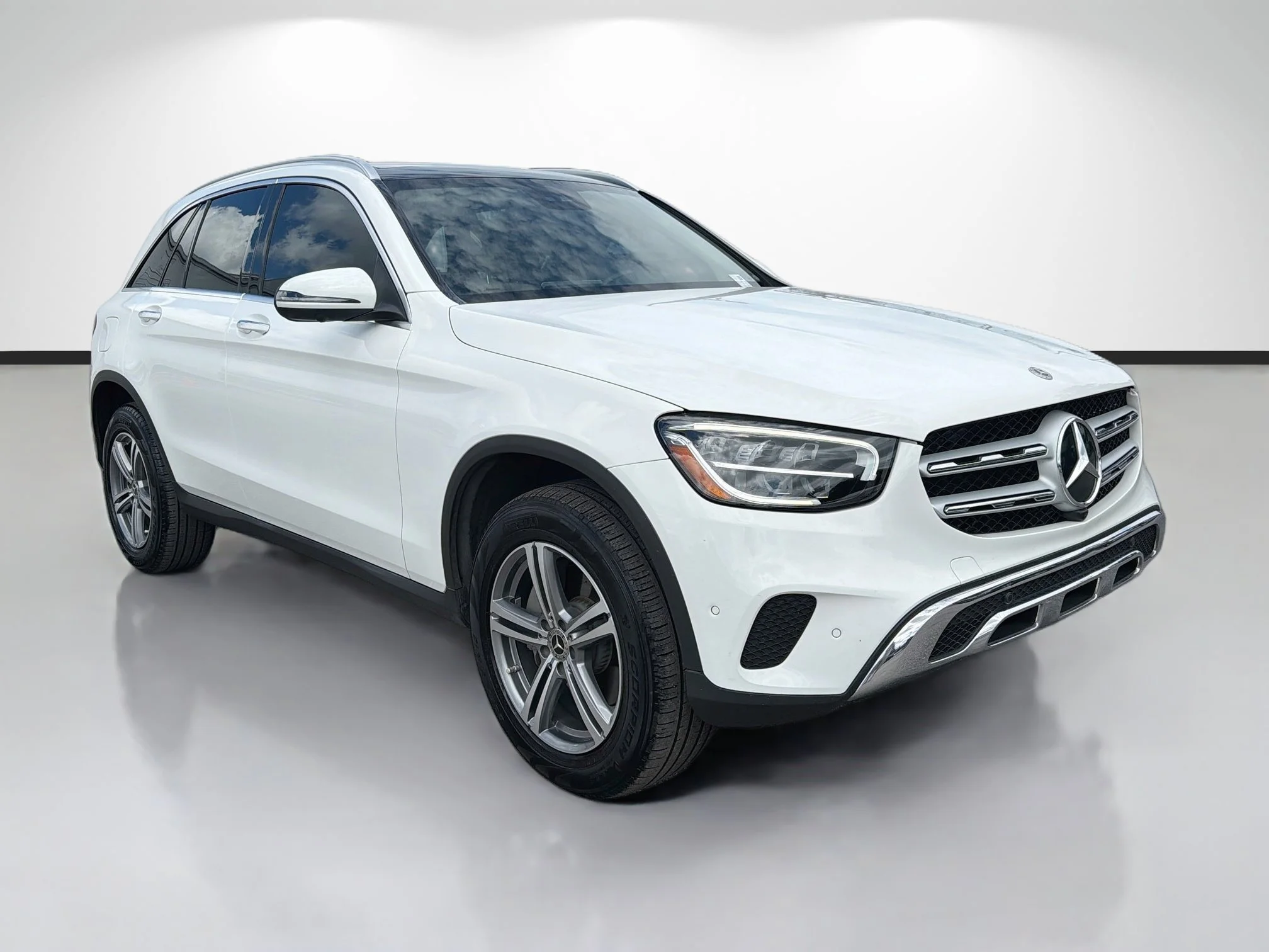 Used 2022 Polar White Mercedes-Benz GLC 300 image 1