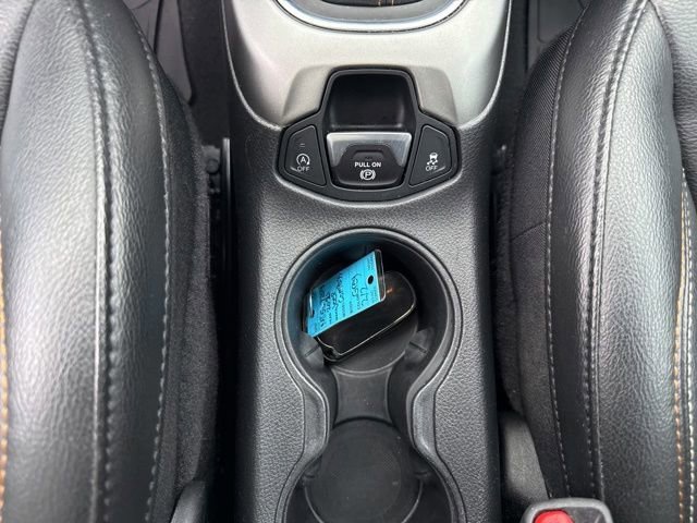 Used 2021 Granite Crystal Metallic Clearcoat Jeep Latitude image 29