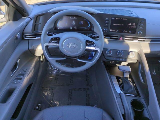 New 2026 White Hyundai SE image 15