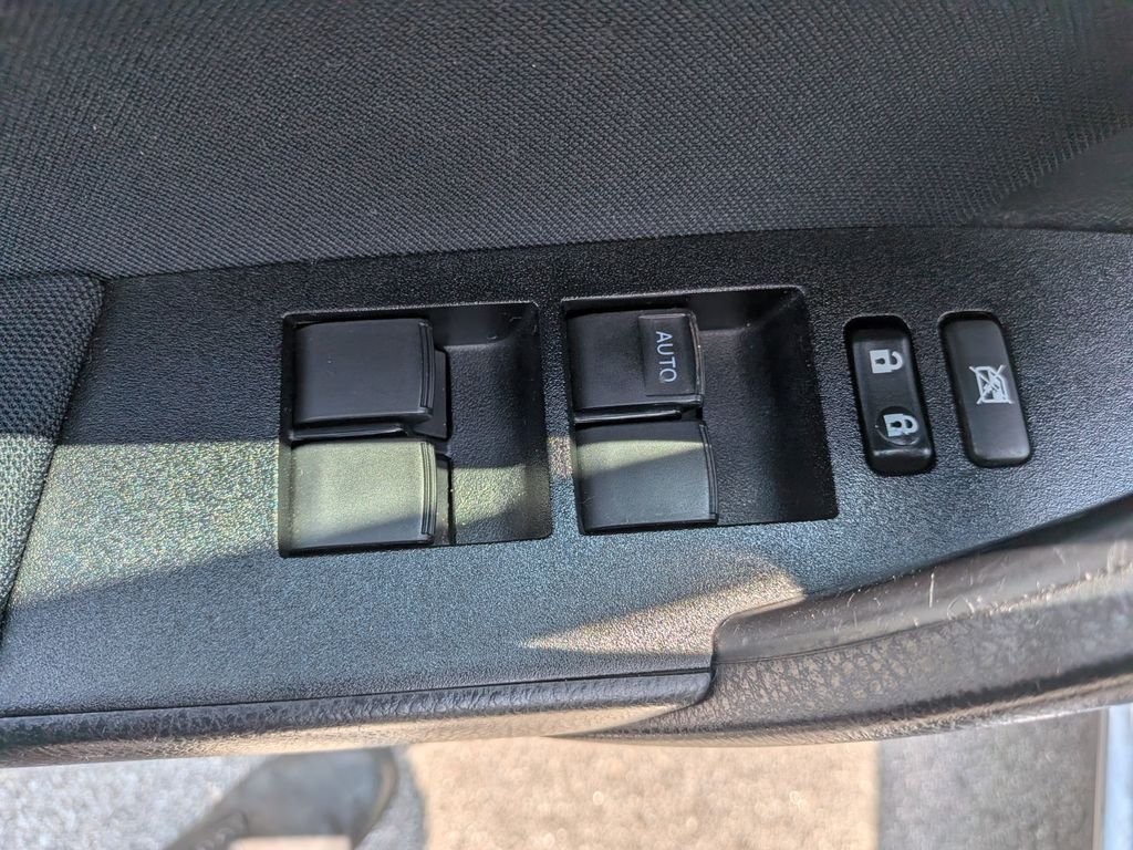 Used 2015 Gray Toyota LE image 9