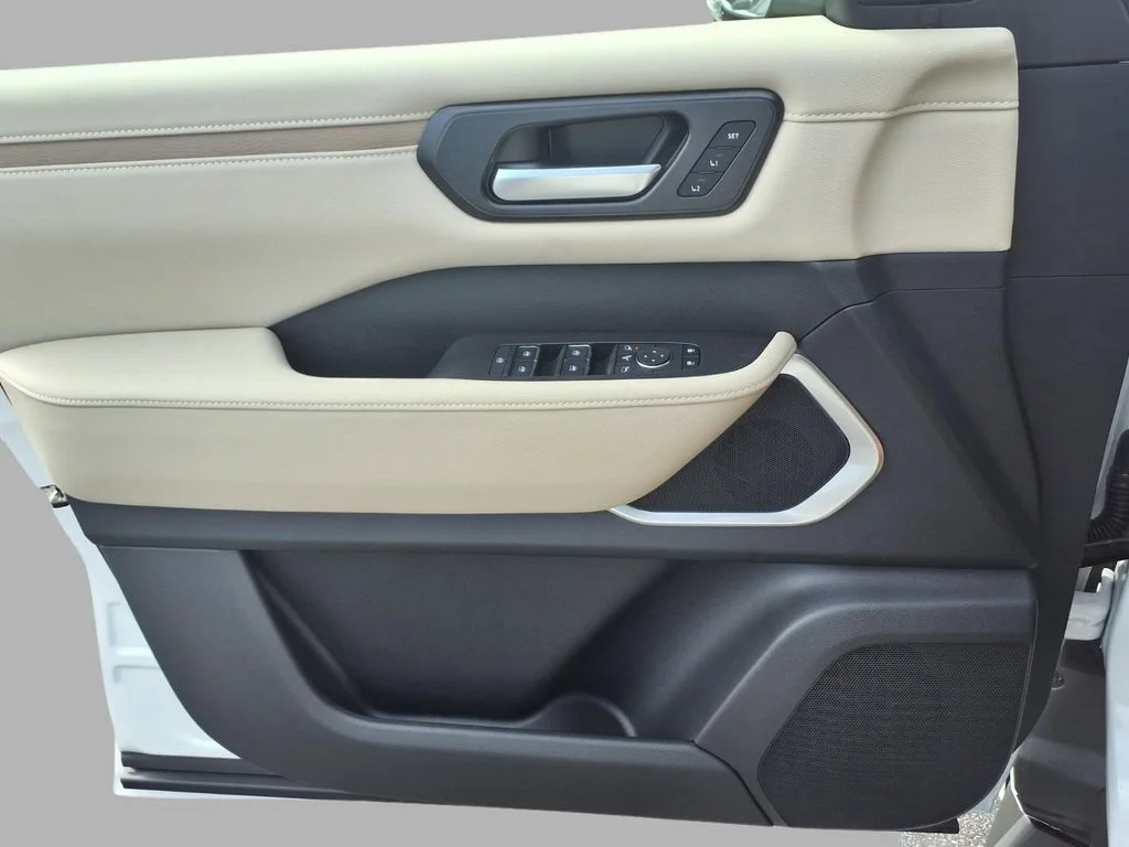 New 2026 Aspen White TriCoat Nissan Platinum image 15