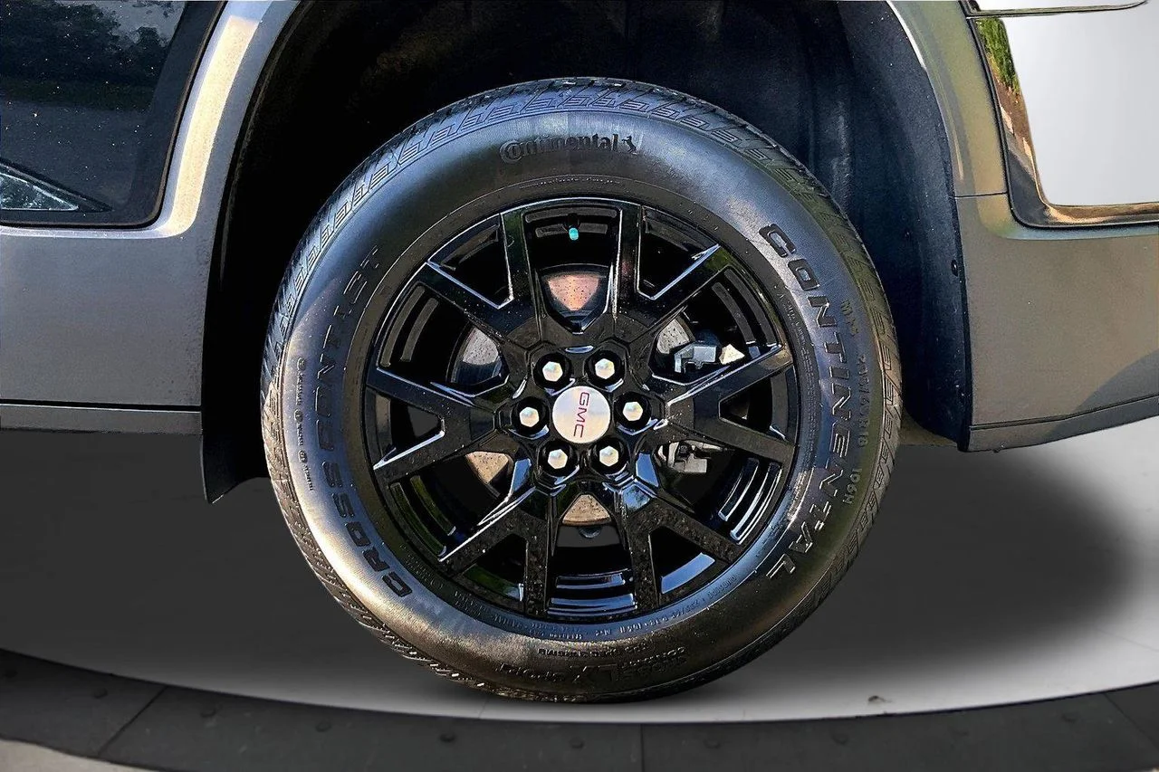 Used 2023 Black GMC SLE image 34